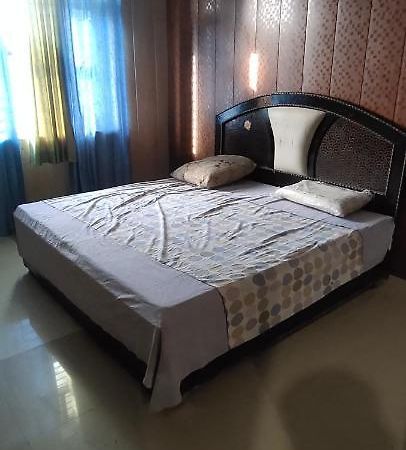 Radha Madhav Apartment Vrindavan Bagian luar foto