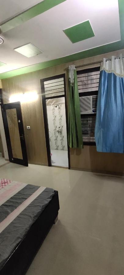 Radha Madhav Apartment Vrindavan Bagian luar foto