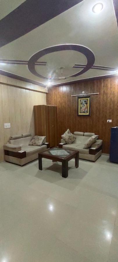 Radha Madhav Apartment Vrindavan Bagian luar foto