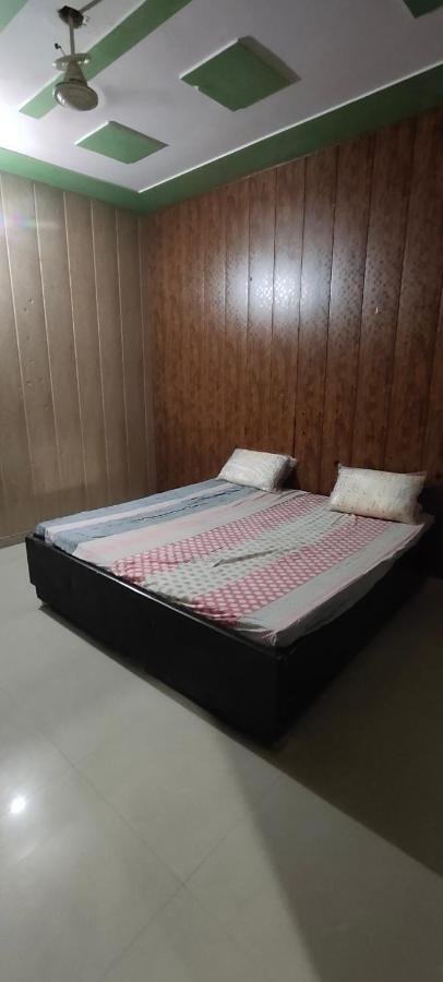 Radha Madhav Apartment Vrindavan Bagian luar foto