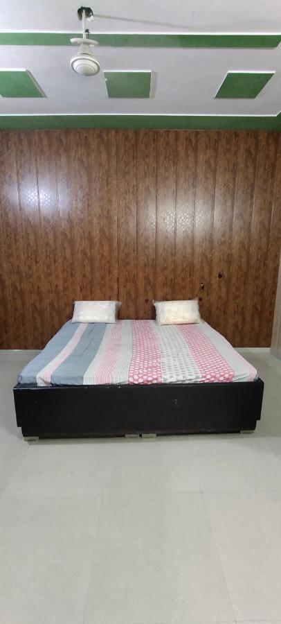 Radha Madhav Apartment Vrindavan Bagian luar foto